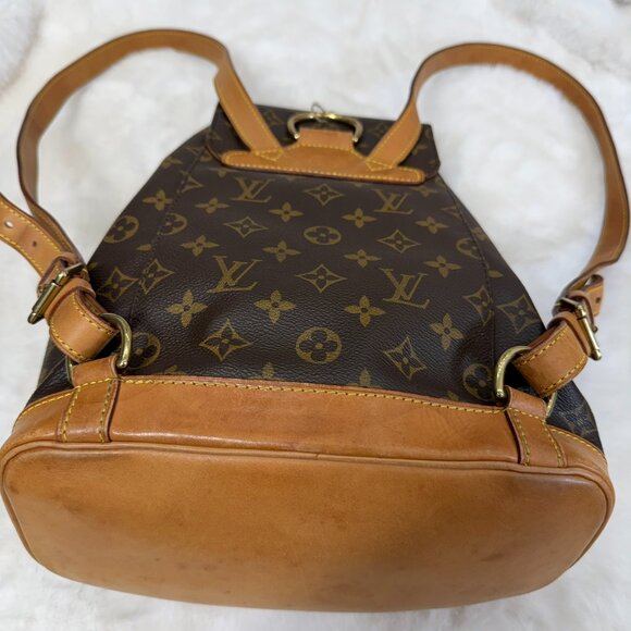 Louis Vuitton Montsouris MM Backpack in Monogram canvas - Picture 8 of 10